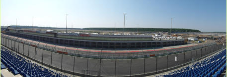 Haupttribne am Lausitzring mit Blick zur Boxengasse 